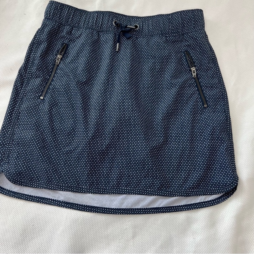 Athleta Navy Microdot Activewear Skort with Bike Shorts – XXS